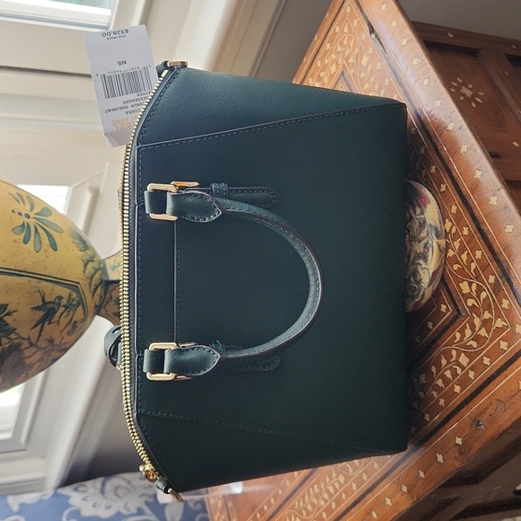 Michael Kors Ciara MD Messenger - Picture 3 of 7